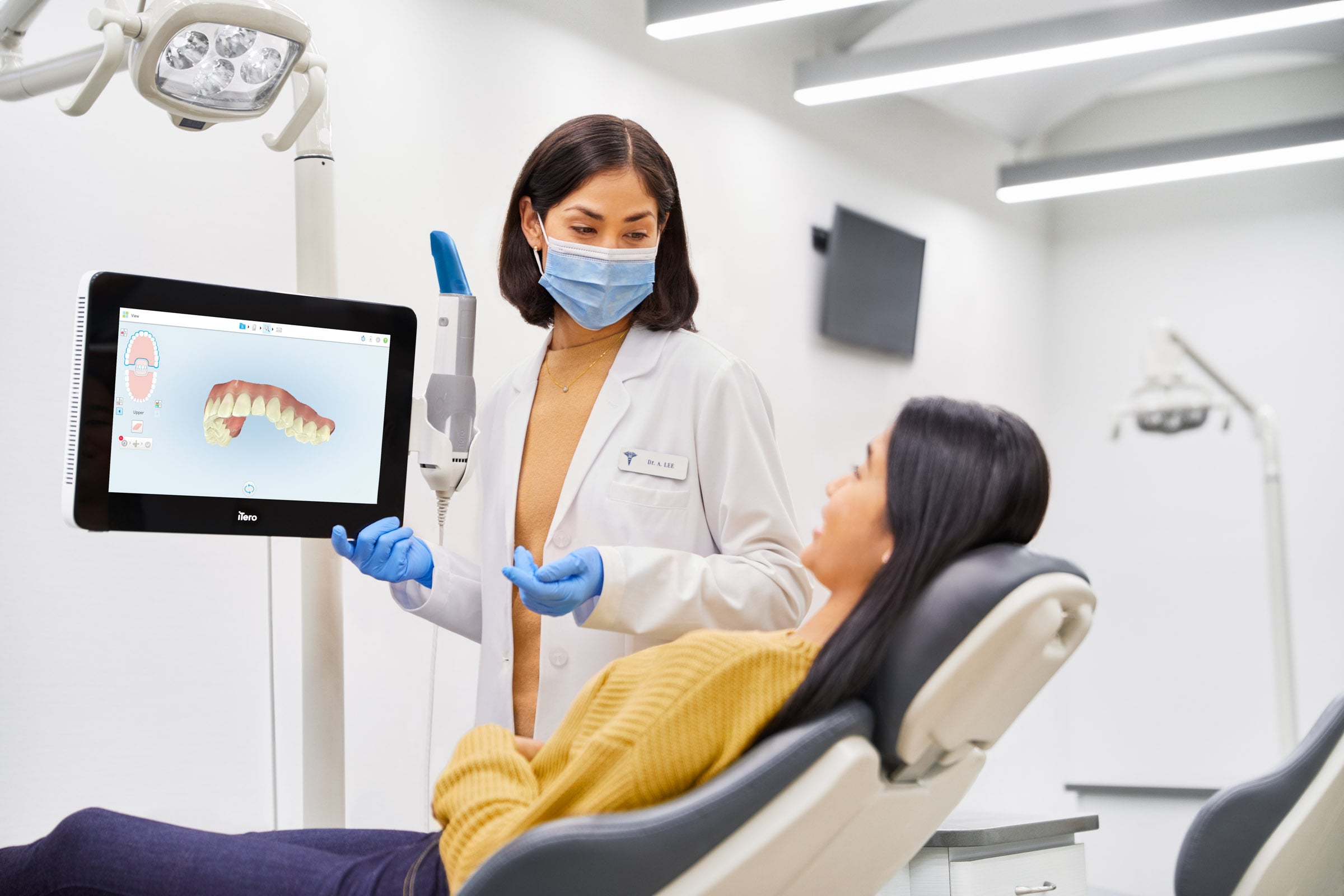 6140_06_Sh07_MobileOnArm_2474_edit_v2_bluetip_greyclip-min